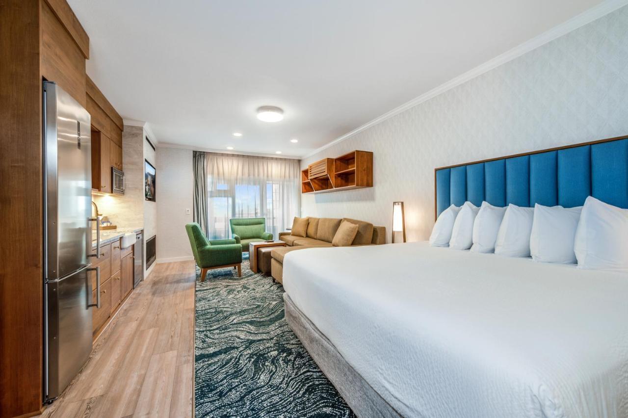 Hallmark Resort In Канън Бийч Екстериор снимка