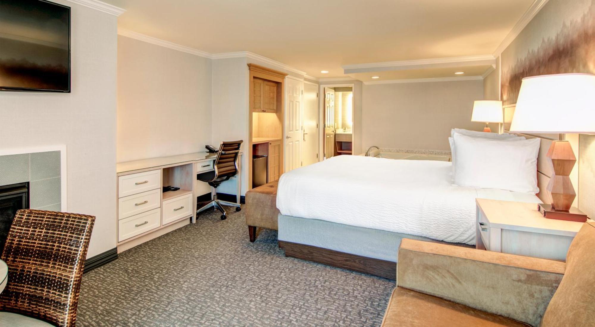 Hallmark Resort In Канън Бийч Екстериор снимка