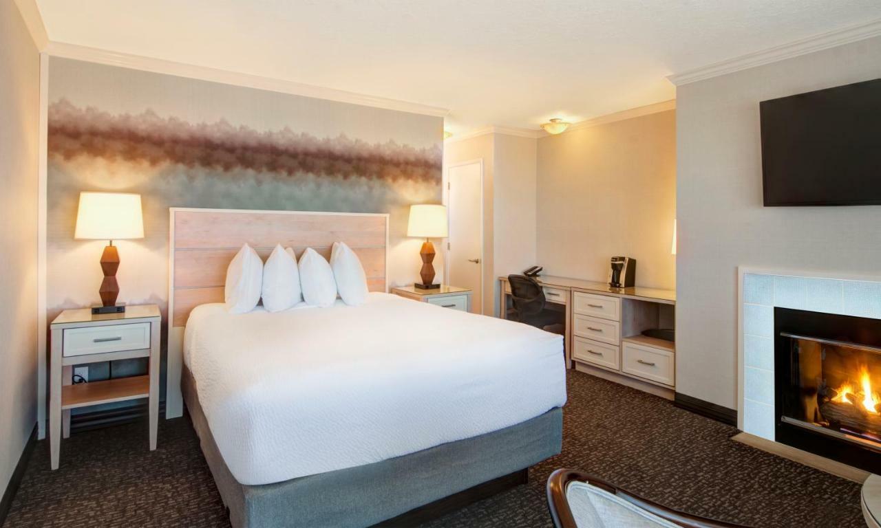 Hallmark Resort In Канън Бийч Екстериор снимка